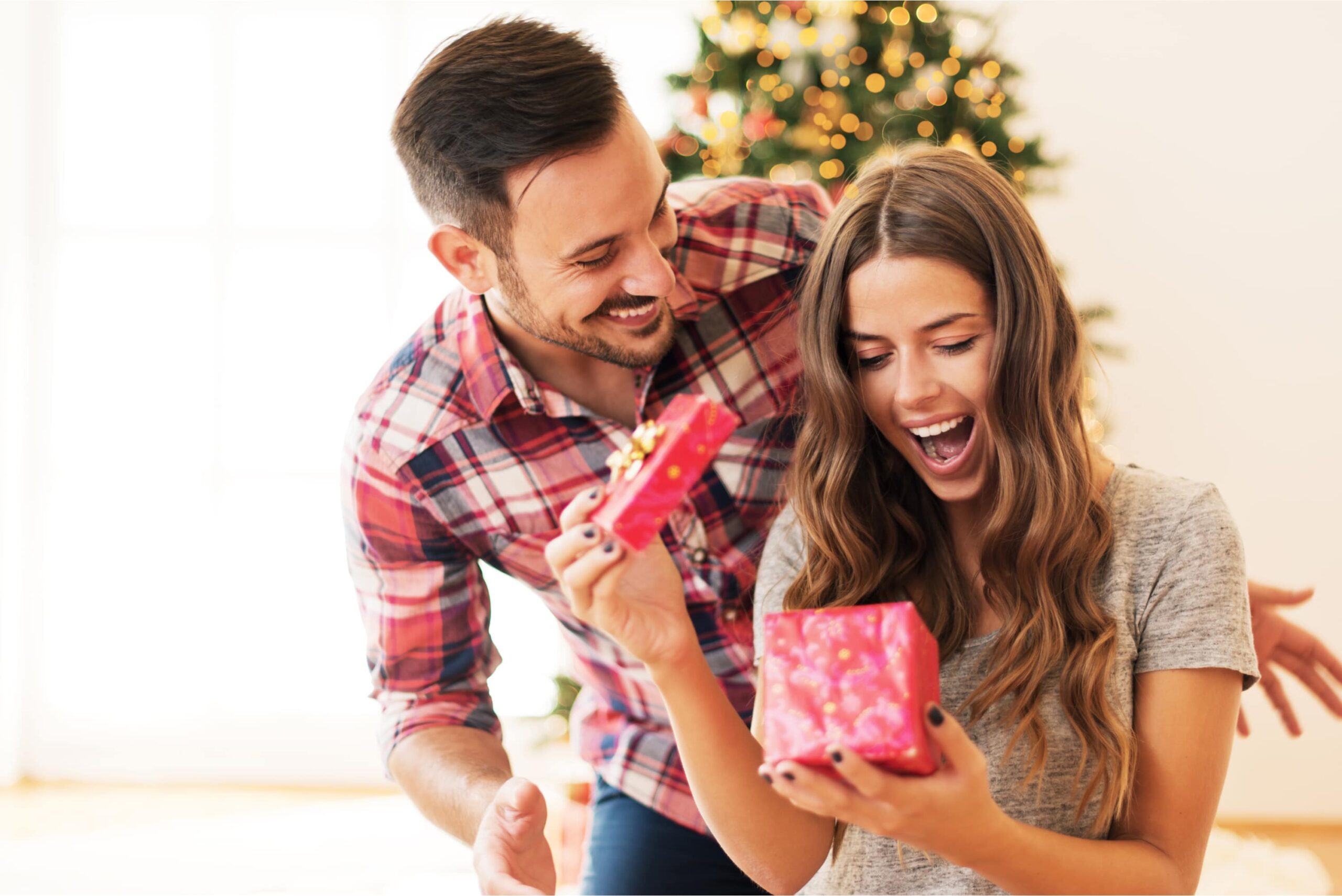 Essential Christmas Gift Ideas to Captivate Your Girlfriend